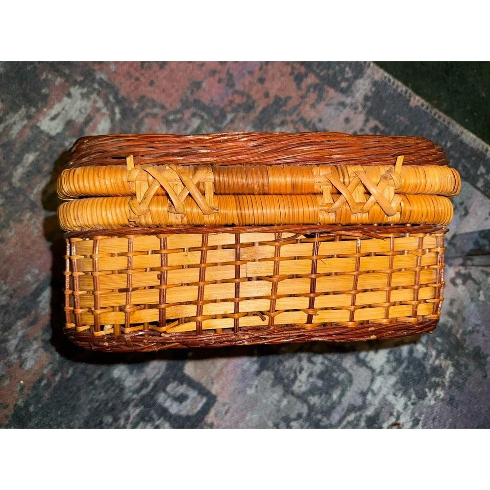 Vintage Woven Wicker Rattan Large‎ Picnic Basket with Folding Handle